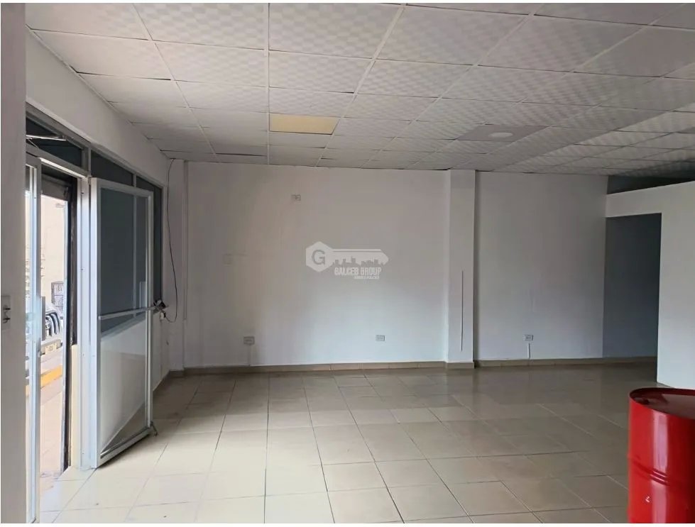 BETANIA / 125M / LOCAL CON DIVISIONES / 3 PARKING / SOBRE VIA / VACIO