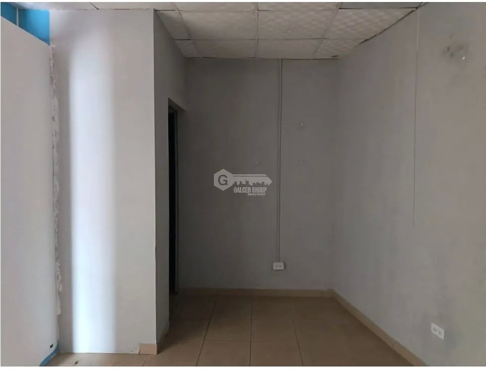 BETANIA / 125M / LOCAL CON DIVISIONES / 3 PARKING / SOBRE VIA / VACIO