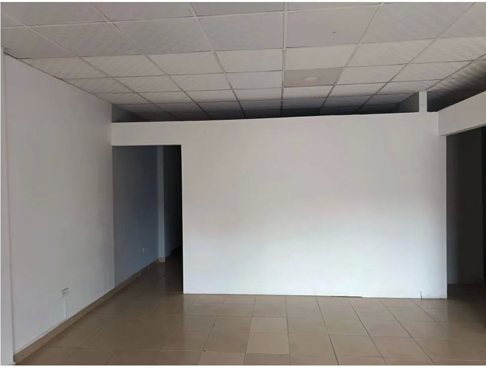 BETANIA / 125M / LOCAL CON DIVISIONES / 3 PARKING / SOBRE VIA / VACIO