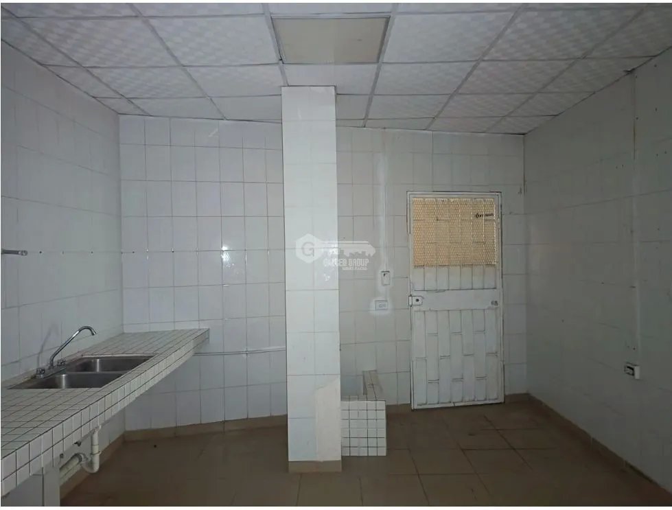 BETANIA / 125M / LOCAL CON DIVISIONES / 3 PARKING / SOBRE VIA / VACIO