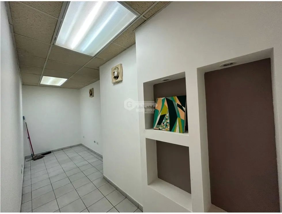 OBARRIO / EDIFICIO CENTRAL / PISO MEDIO / 135M / 3 PARKING / VACIO
