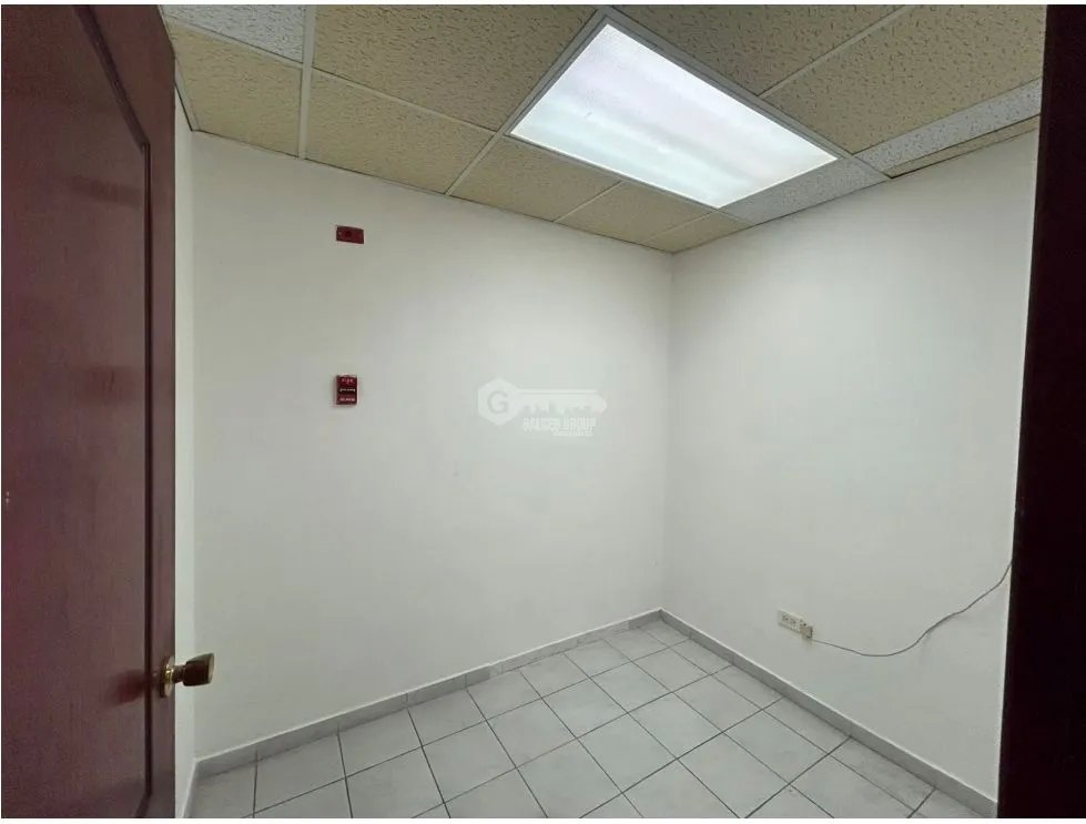 OBARRIO / EDIFICIO CENTRAL / PISO MEDIO / 135M / 3 PARKING / VACIO