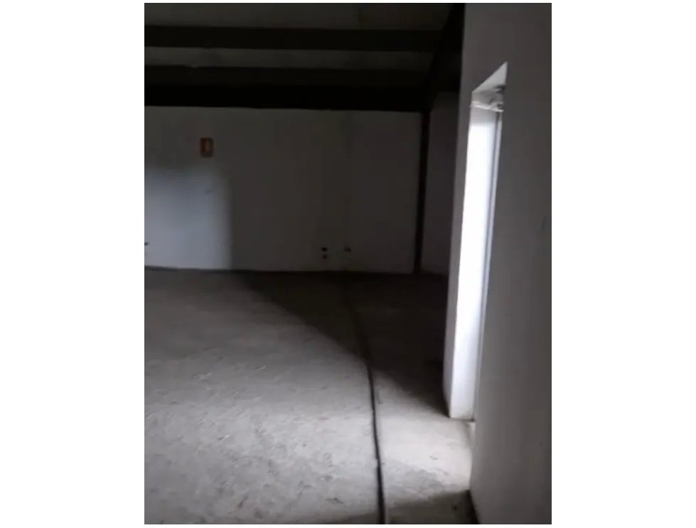 JUAN DIAZ / 500M / GALERA CON OFICINA / MEZZANINE / ANDEN / SOBRE VIA