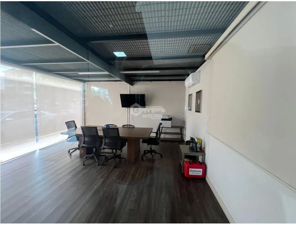 COSTA DEL ESTE / 233M / 2 PARKING / PISO BAJO / SOBRE VIA / OFICINAS