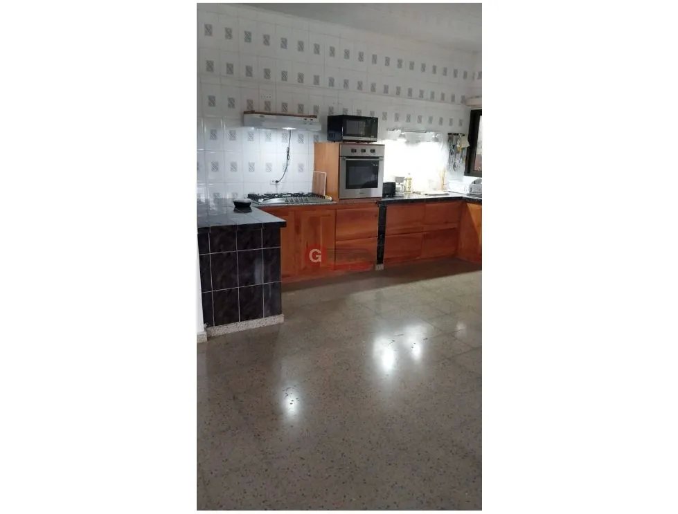 SE VENDE CASA EN CORONADO 2250M2  CON TERRENO Y PISICINA CERCA DEL MAR