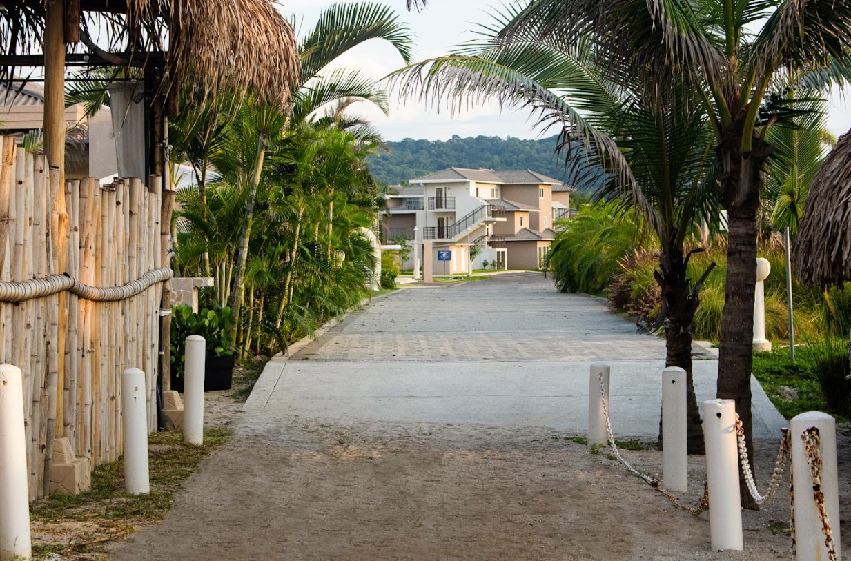 Playa Caracol, Brisas del Mar