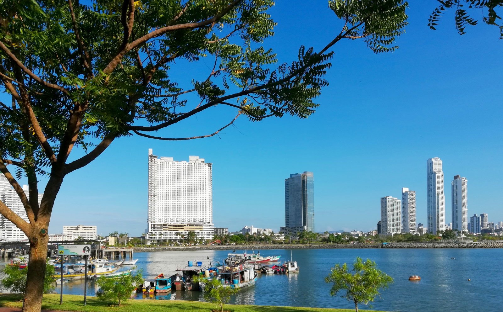 Avenida Balboa - The Sands