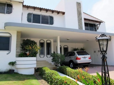 12599 - Las mercedes - properties