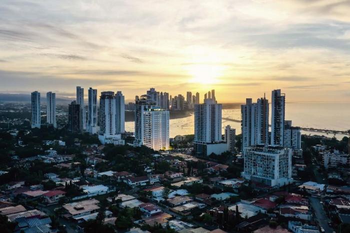Venta de apartamento en coco del mar, vía cincuentenario