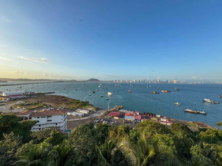 Venta de apartamento en Causeway de Amador, Isla Perico, PH Brisas de Amador
