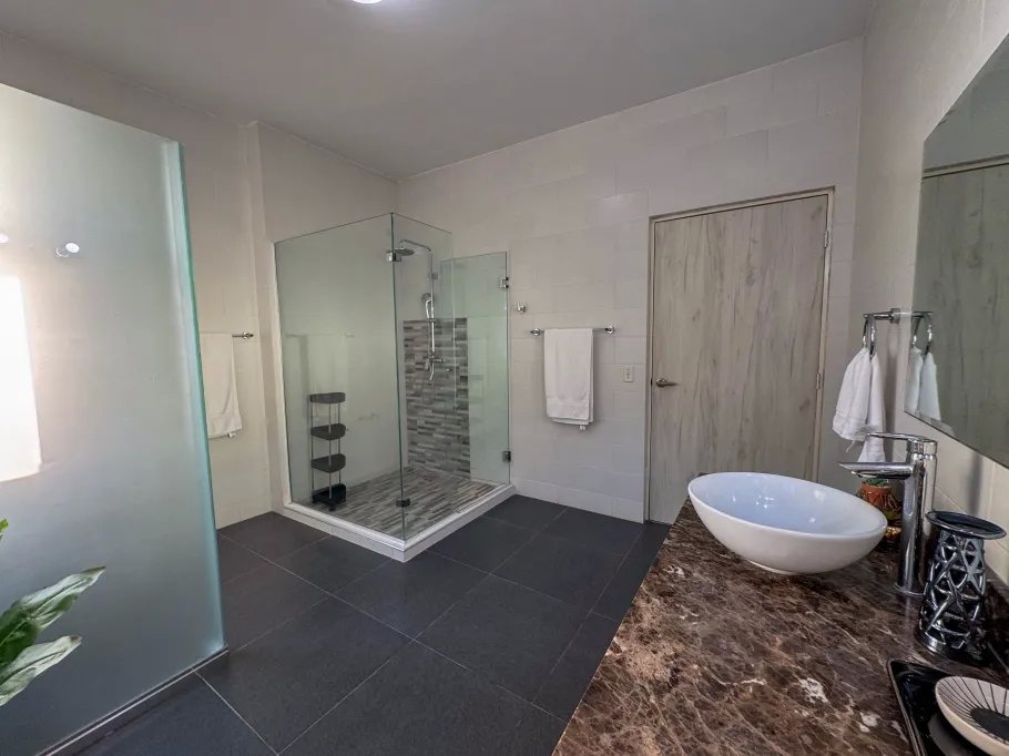 Venta de apartamento en Causeway de Amador, Isla Perico, PH Brisas de Amador