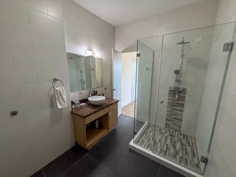 Venta de apartamento en Causeway de Amador, Isla Perico, PH Brisas de Amador