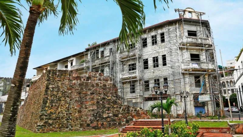 Venta de apartamentos y locales comerciales en Mansión Baluarte, Casco...