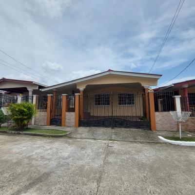 137010 - Brisas del golf - houses