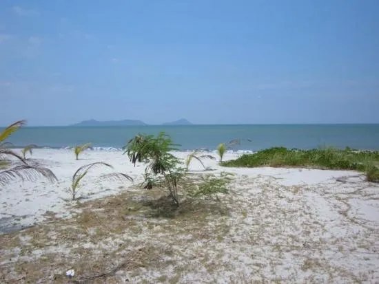 1 HA Beach Front Parcel, with High Density Zoning, Excellent Development Opportunity