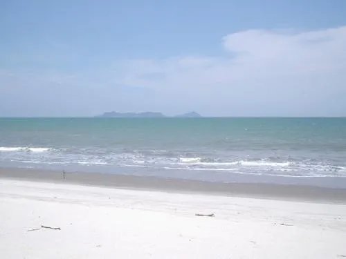 1 HA Beach Front Parcel, with High Density Zoning, Excellent Development Opportunity