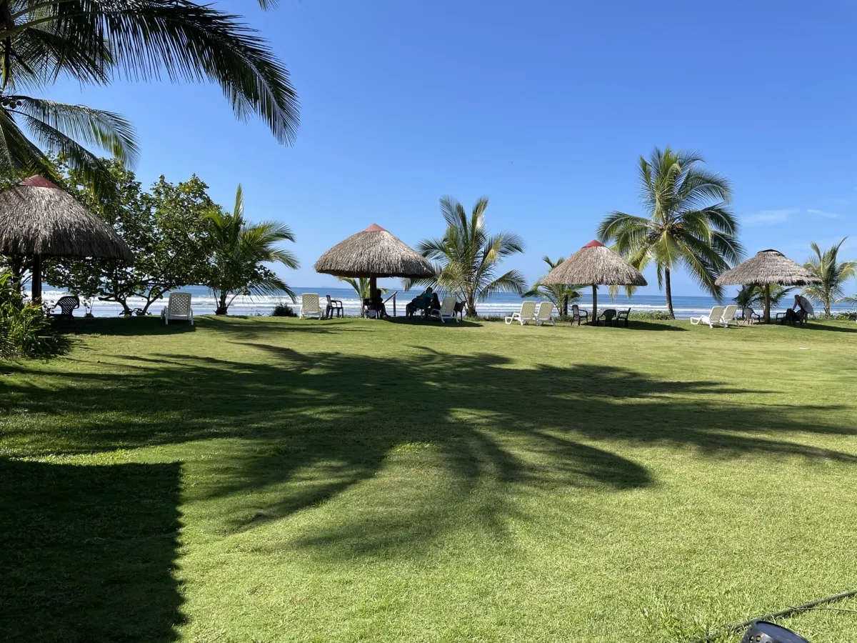 Rentable Hotel de Playa en Las Lajas