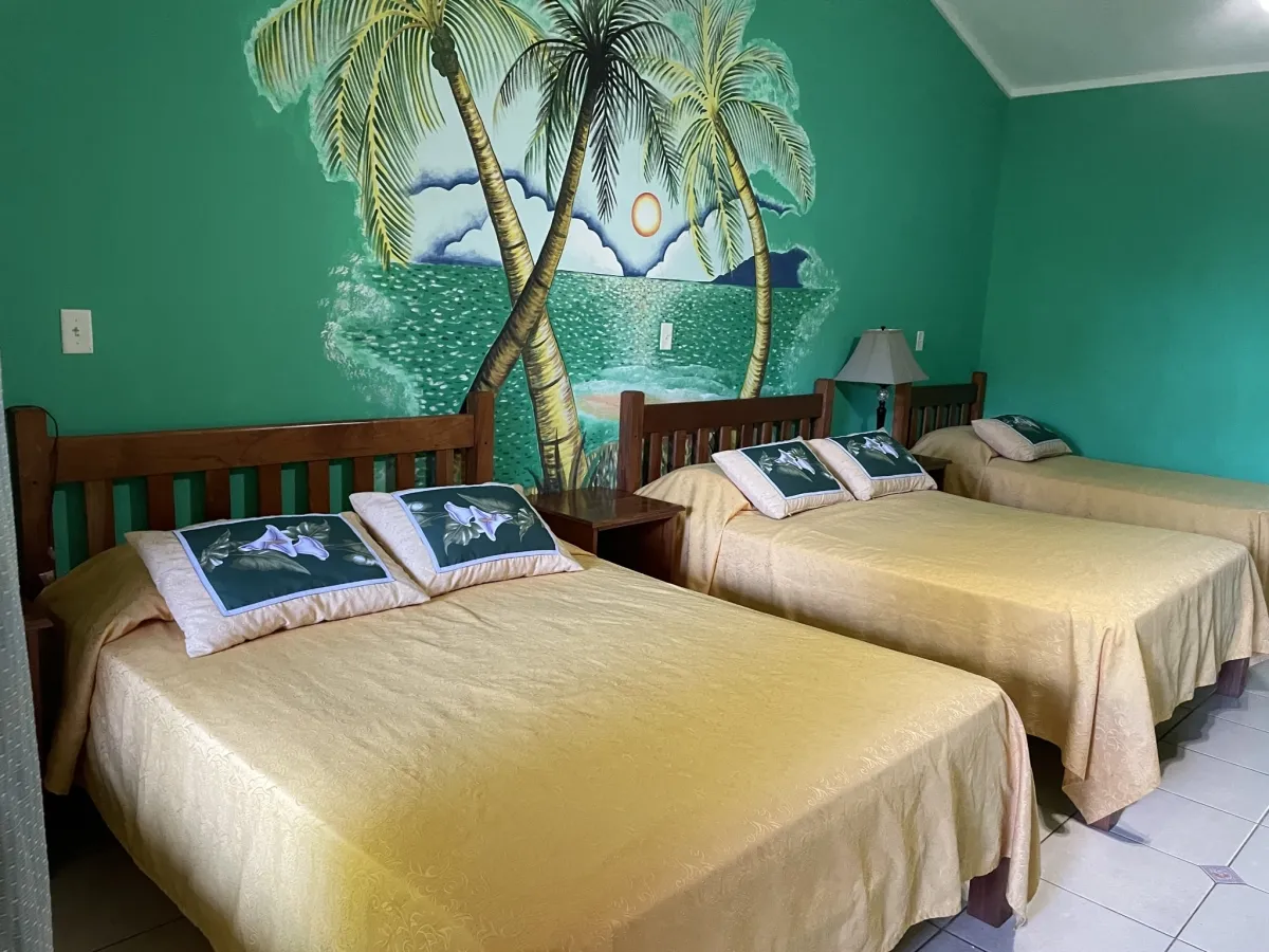Rentable Hotel de Playa en Las Lajas
