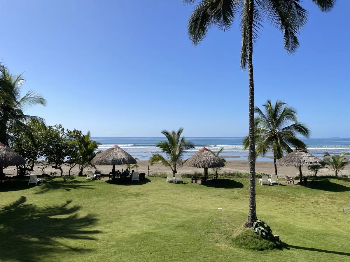 Rentable Hotel de Playa en Las Lajas