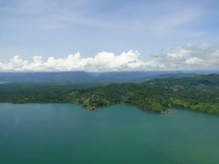 600 hectares of land around bay south of Almirante  - great development potential!