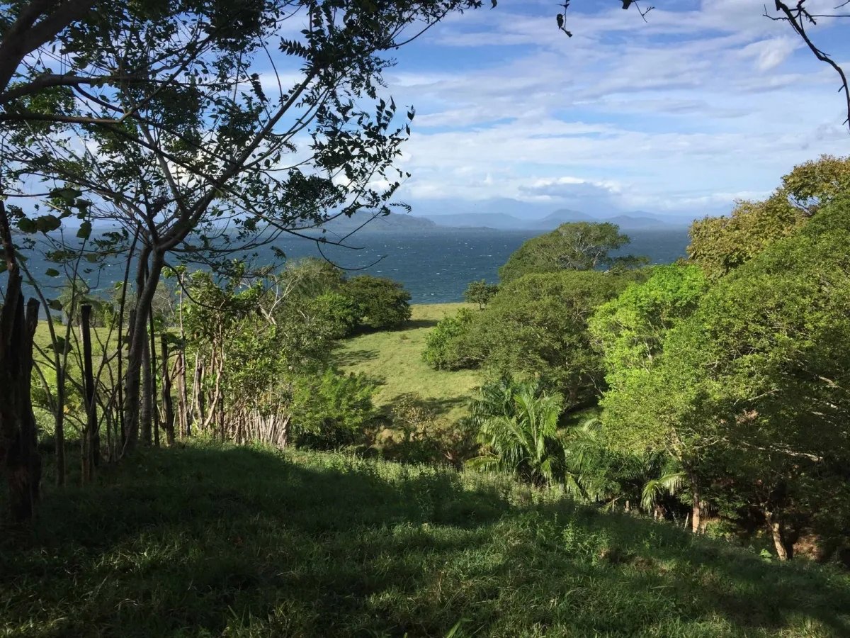 Wonderful views of the sea, the island and the mountain