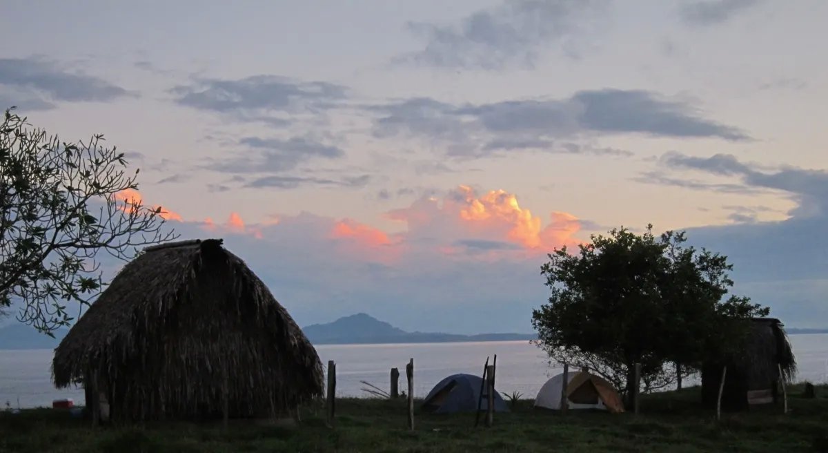 Maravillosas vistas al mar, la isla y la monta