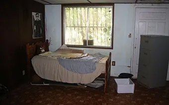 Corner lot for sale, just across the stree from the park in Llanos de Curundu