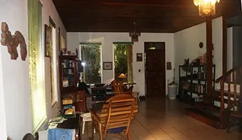 Lote en esquina en venta, justo al otro lado de la calle del parque en Llanos de Curundu