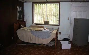 Lote en esquina en venta, justo al otro lado de la calle del parque en Llanos de Curundu
