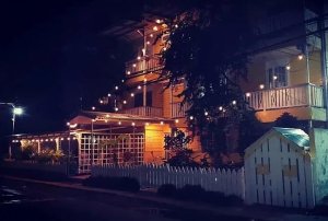 Buy a turnkey, profitable apartment building in the middle o…