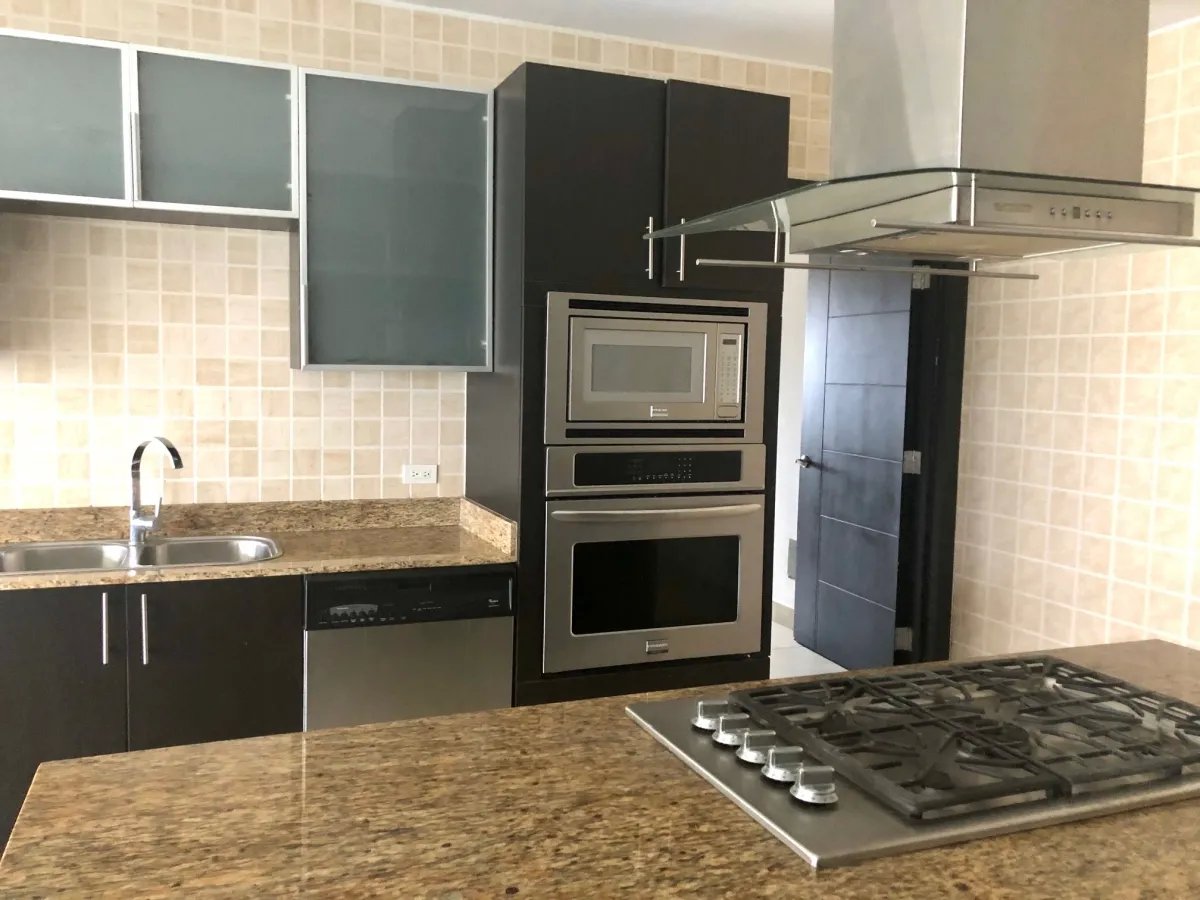 3 Bedroom Apartment with Bay views for sale in Amador Heights