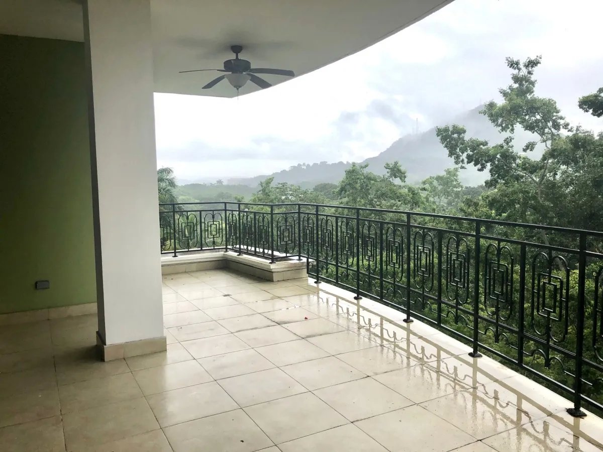 3 Bedroom Apartment with Bay views for sale in Amador Heights