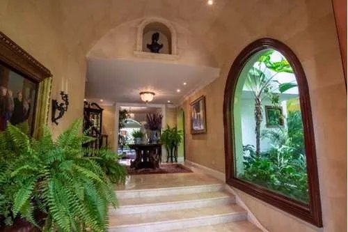 Mansion for Sale in Altos del Golf
