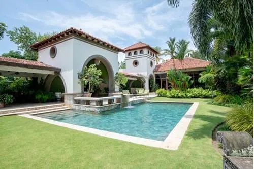 Se Vende Mansion en Los Altos del Golf