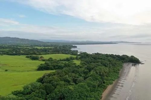 Land For Sale in Hicaco, near to Santa Catalina, veraguas. Panamá.