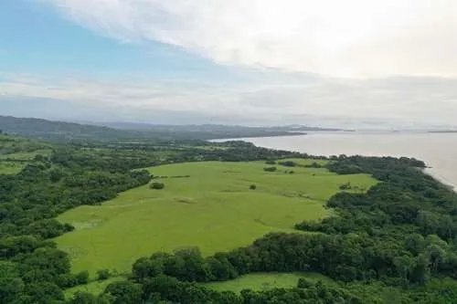 Land For Sale in Hicaco, near to Santa Catalina, veraguas. Panamá.