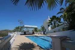 SANTA CATALINA OCEAN VIEW VILLA WITH 2 HECTARES (5 ACRES).