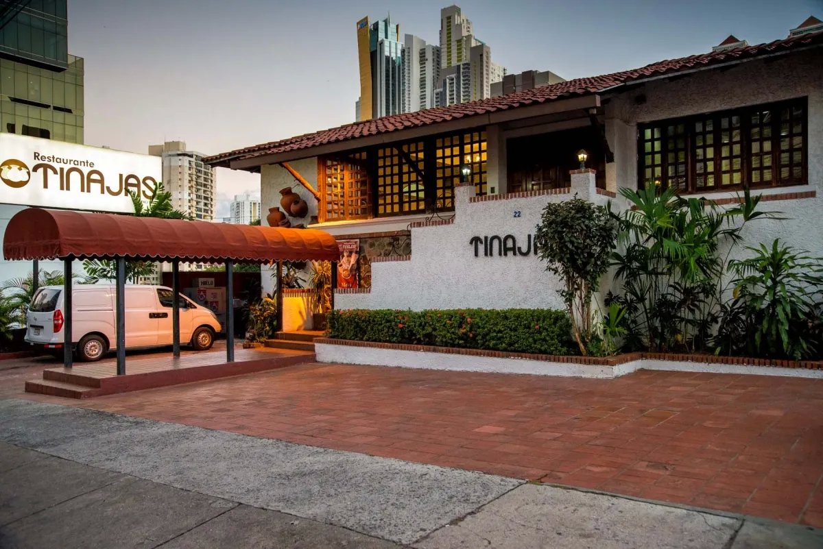 LAS TINAJAS RESTAURANT FOR SALE IN PANAMA CITY.