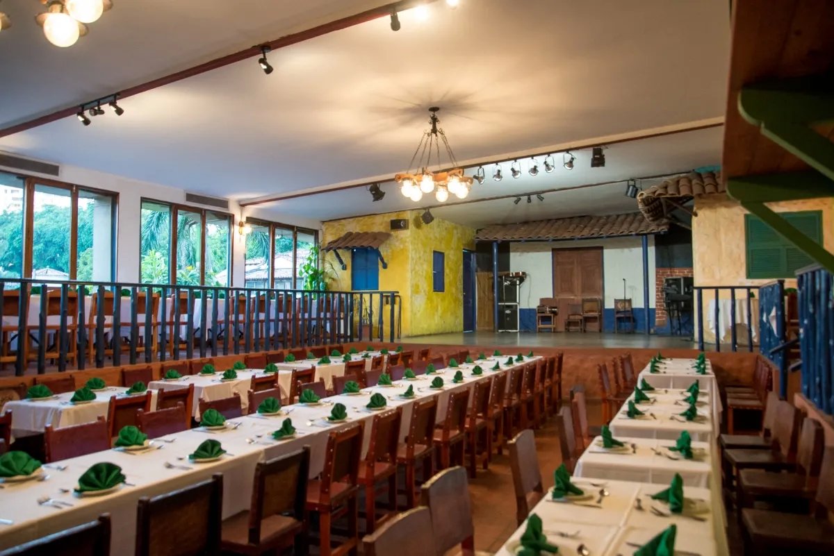 LAS TINAJAS RESTAURANT FOR SALE IN PANAMA CITY.