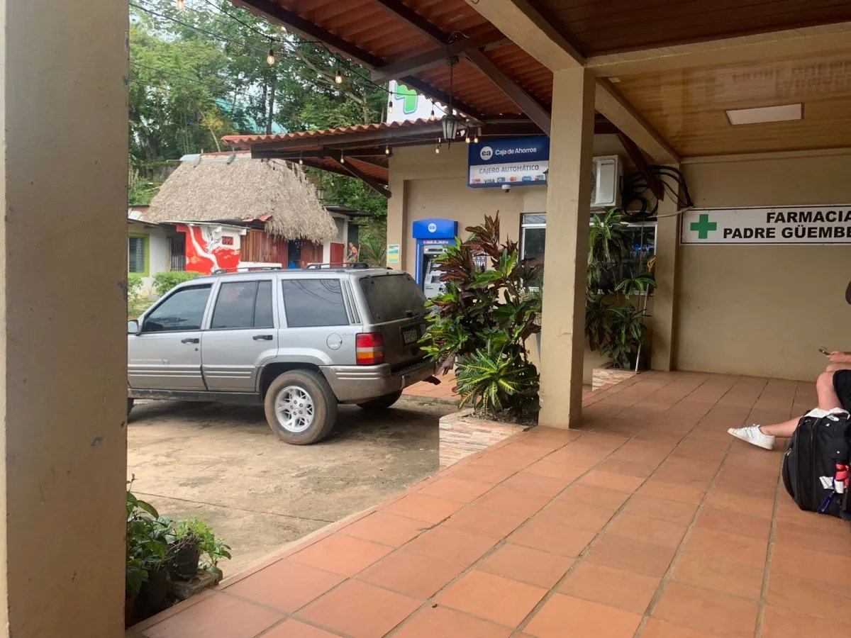 COMMERCIAL PLAZA FOR SALE WITH SUPERMARKET, PHARMACY, CAFÉ AND HOTEL IN SANTA CATALINA.