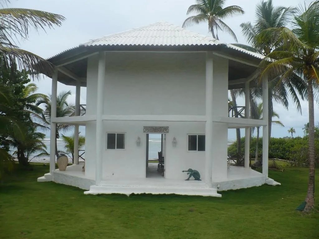 PROPERTY FOR SALE Caribbean beach front home and boat dock for sale w...