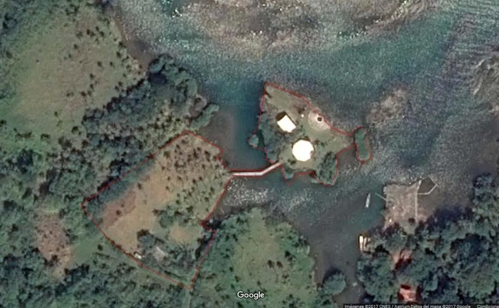PROPERTY FOR SALE Caribbean beach front home and boat dock for sale with almost 2 acres of land minutes from San Blas islands - Bargain!