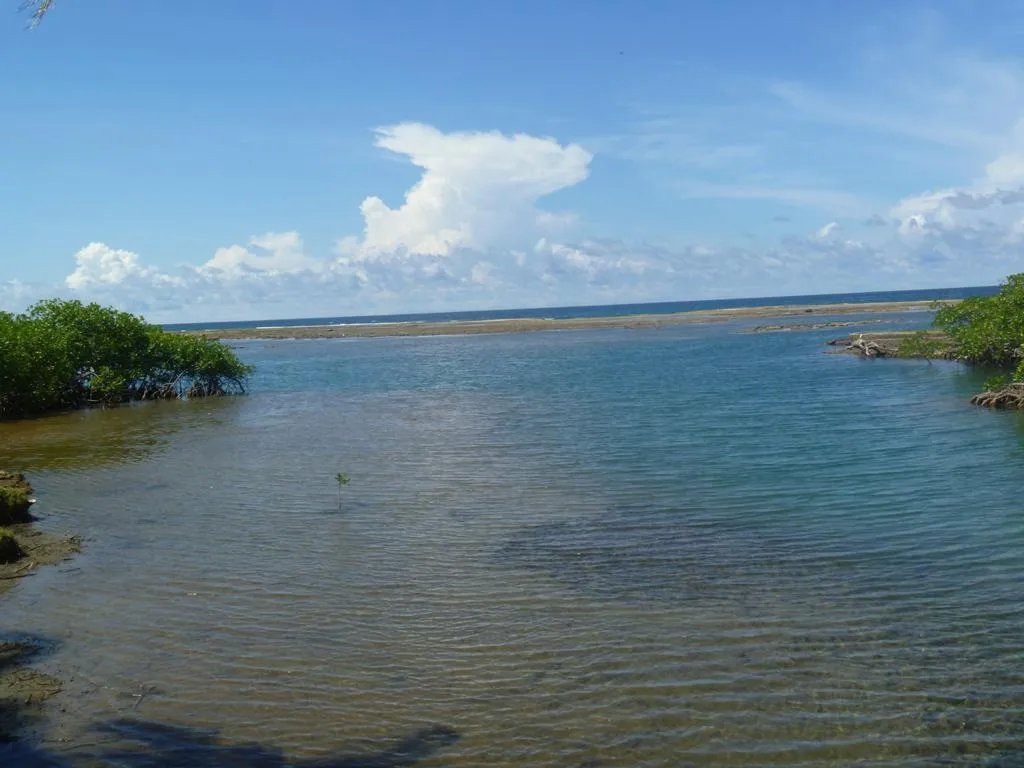 PROPERTY FOR SALE Caribbean beach front home and boat dock for sale with almost 2 acres of land minutes from San Blas islands - Bargain!