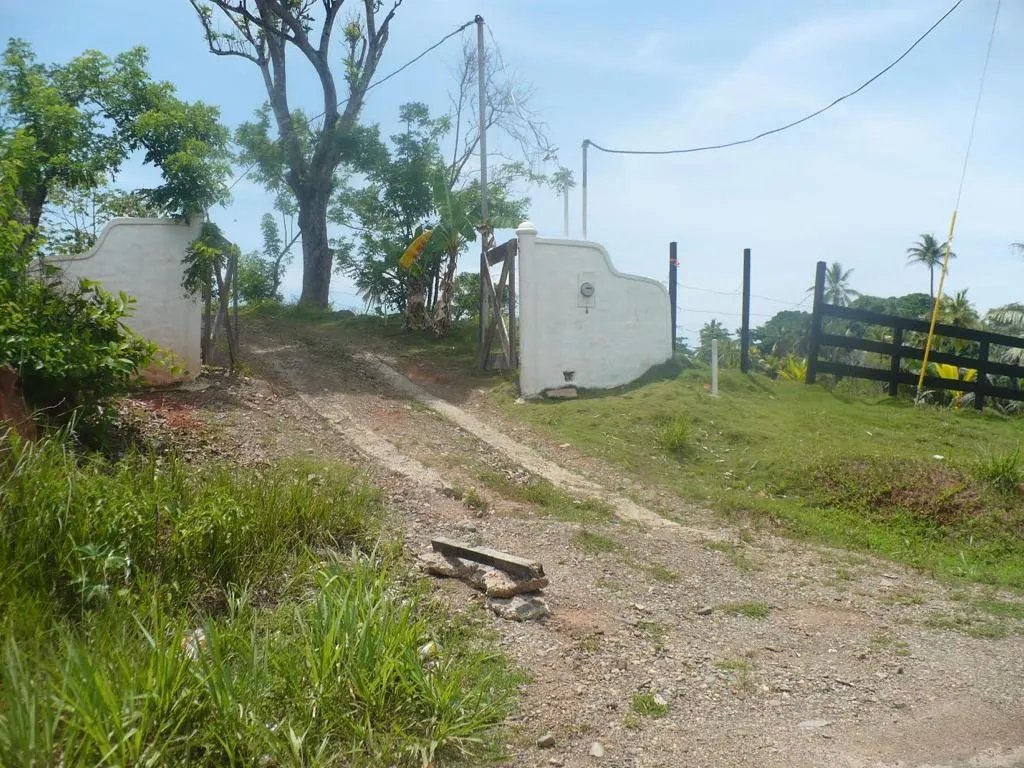 PROPERTY FOR SALE Caribbean beach front home and boat dock for sale with almost 2 acres of land minutes from San Blas islands - Bargain!