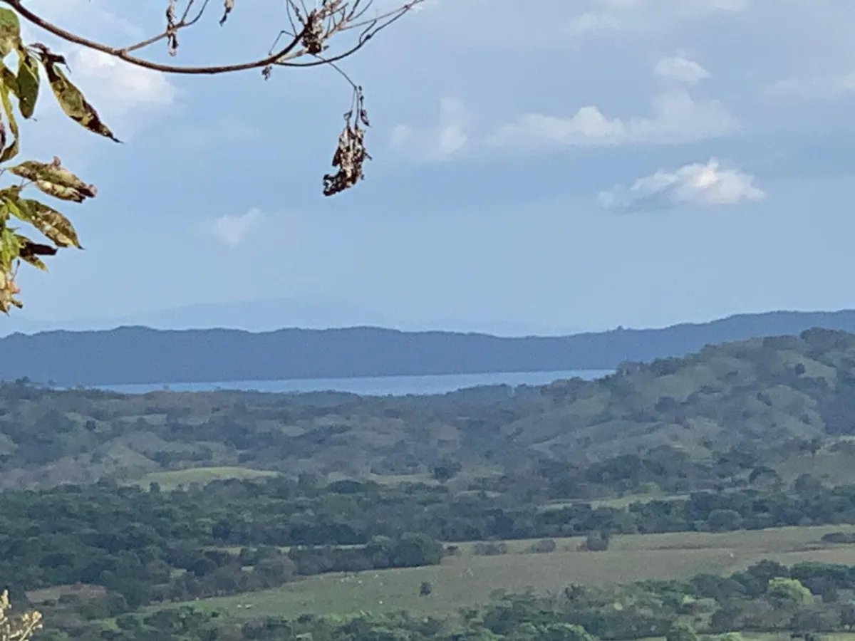 INCREDIBLE OPPORTUNITY TO BUY A LOT OF LAND FOR AN EXCELLENT PRICE. 19...
