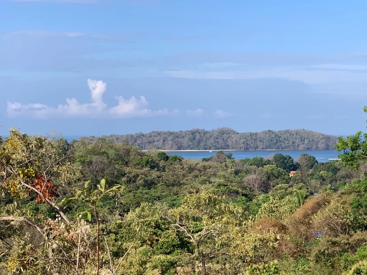 PROPERTY FOR SALE IN SANTA CATALINA WITH PANORAMIC OCEAN VIEWS