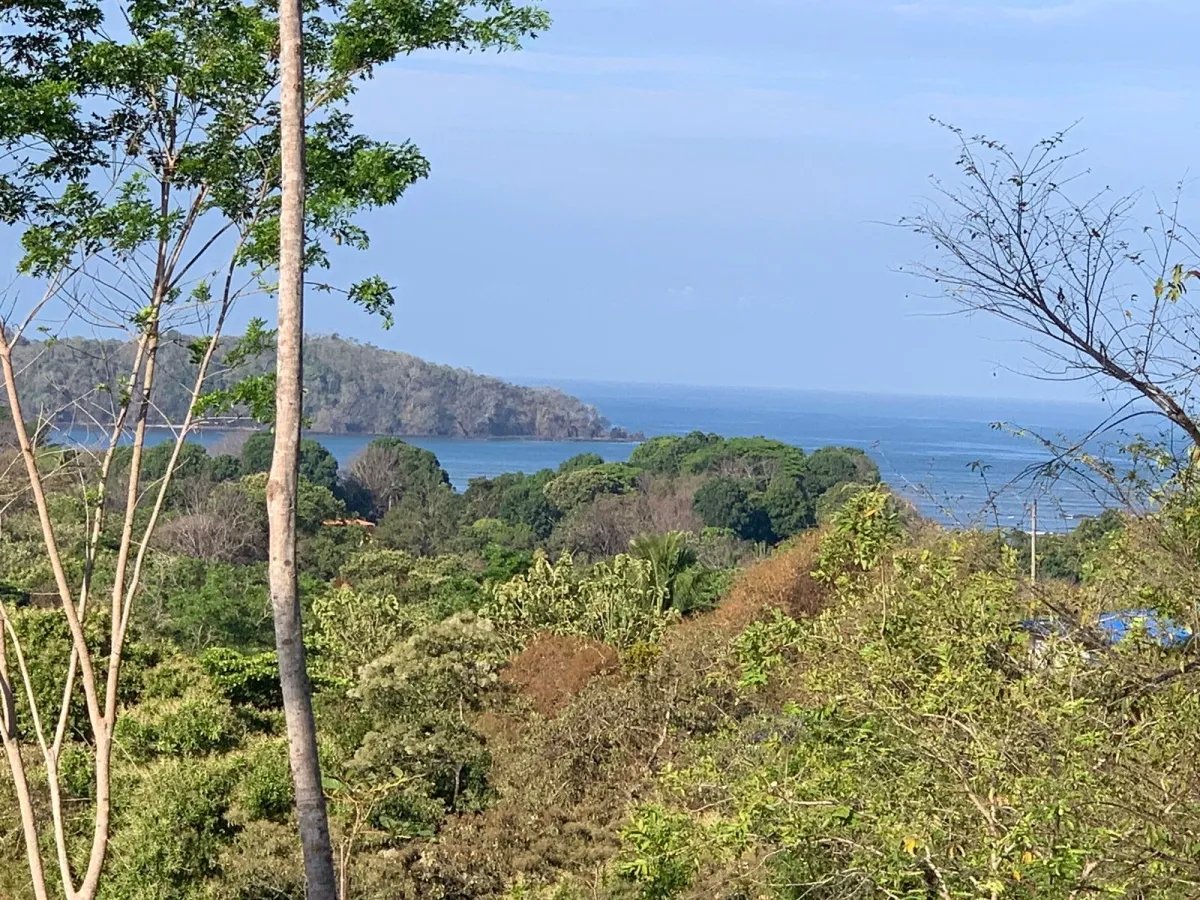 PROPERTY FOR SALE IN SANTA CATALINA WITH PANORAMIC OCEAN VIEWS