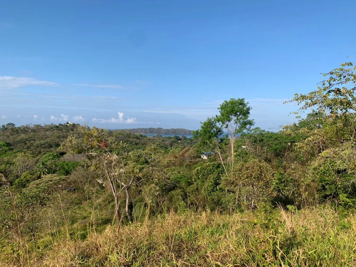 PROPERTY FOR SALE IN SANTA CATALINA WITH PANORAMIC OCEAN VIEWS