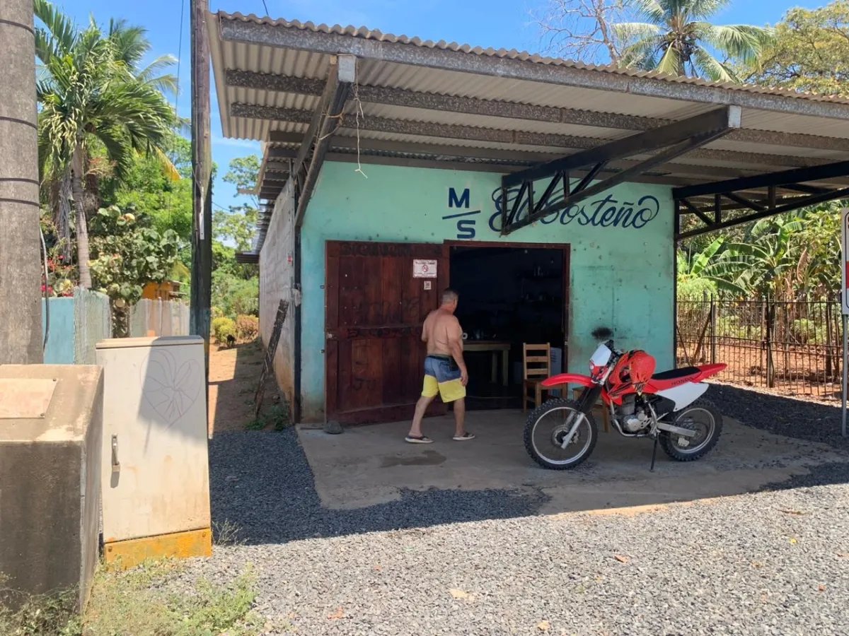 LOCAL COMERCIAL EN VENTA EN LA CALLE PRINCIPAL, HICACO-SANTA CATALINA,...
