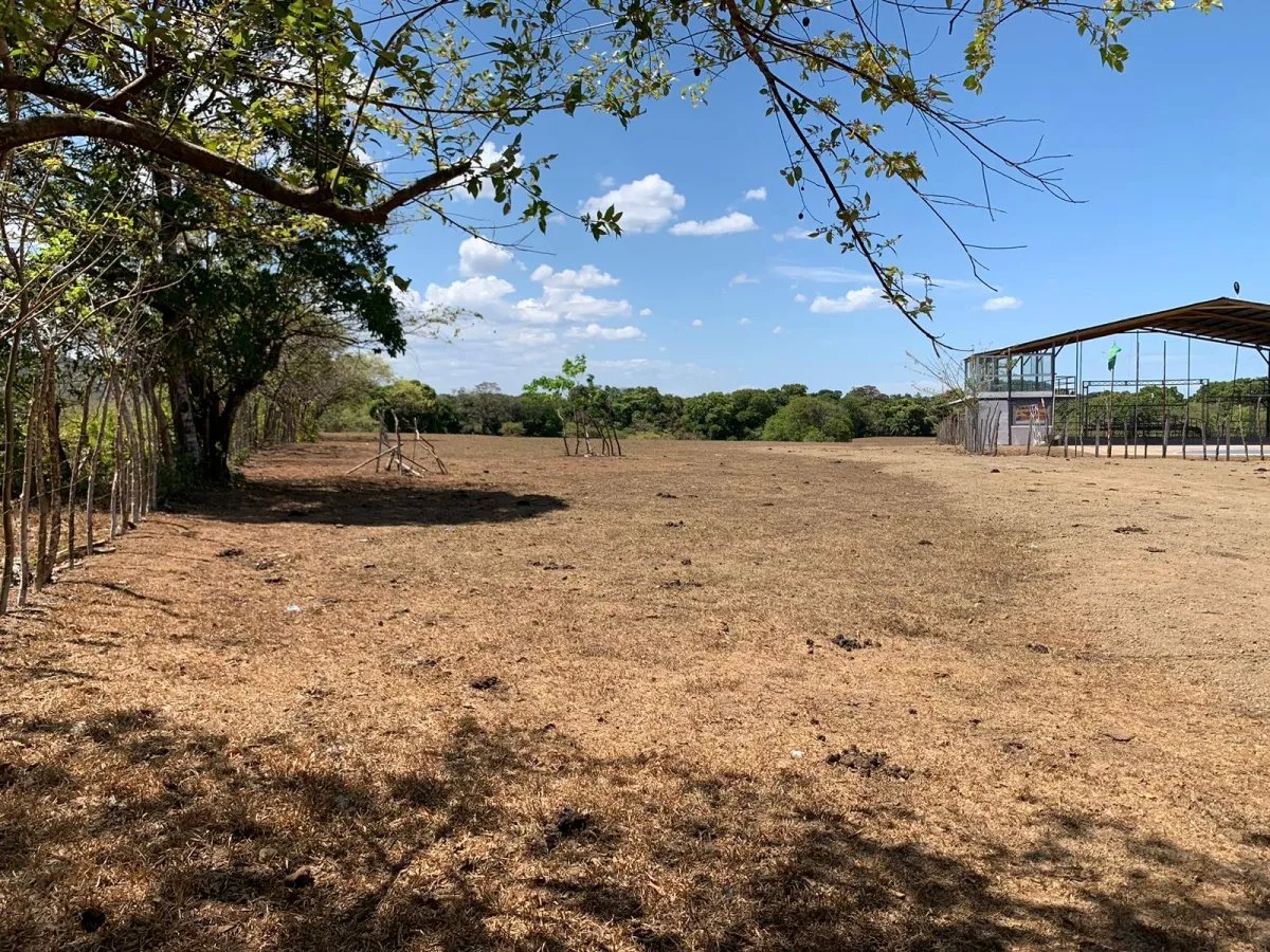 PROPERTY FOR SALE IN FRONT OF THE MAIN ROAD BETWEEN LAGARTERO AND HICA...